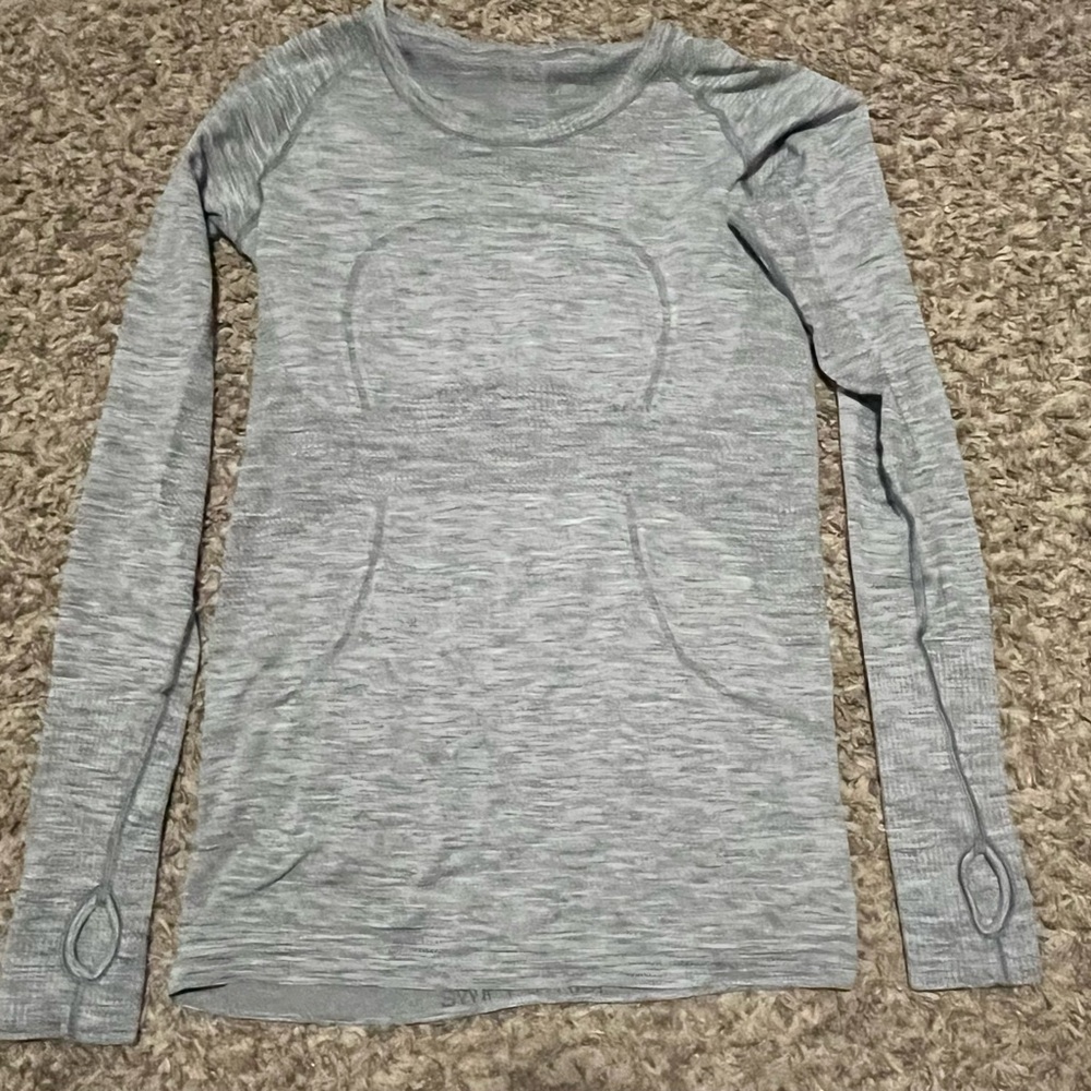 lululemon athletica Light Heather Gray Long Sleeve Crew Top